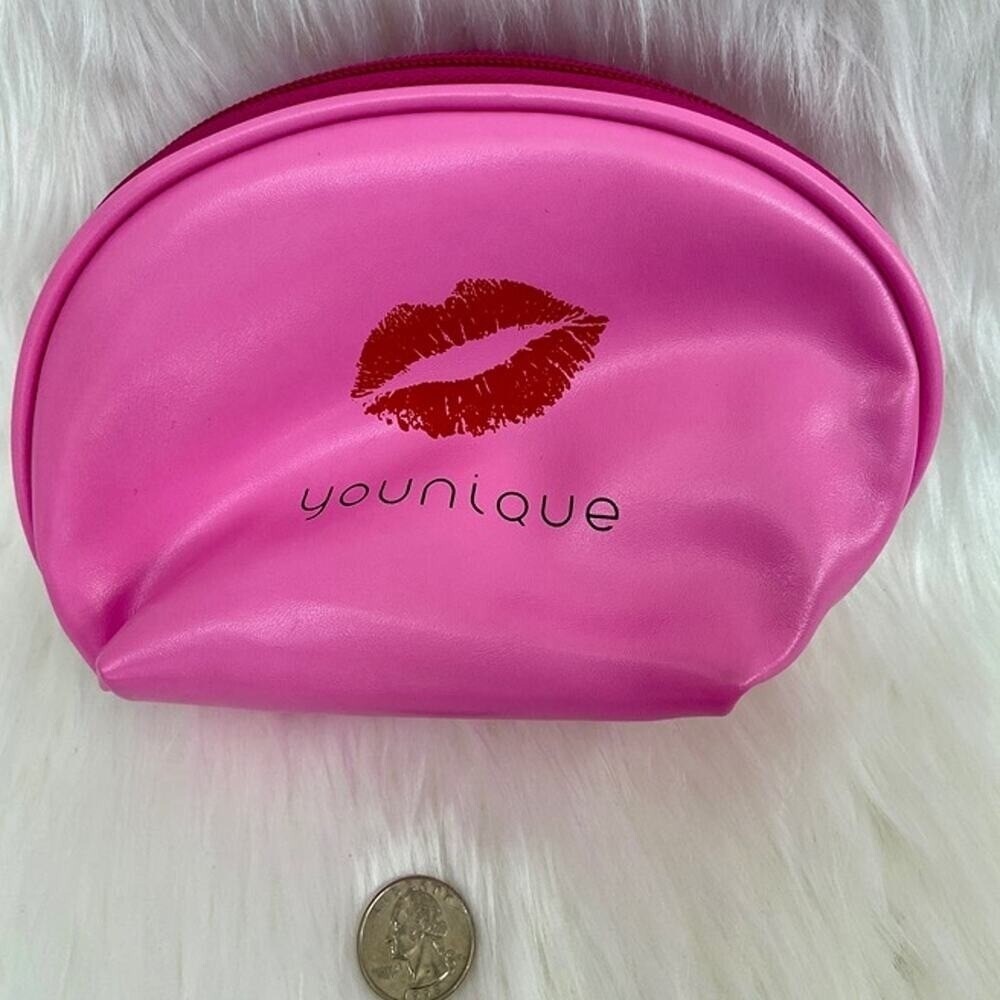 Younique Hot Pink Faux Leather Makeup Bag Red Lip Graphic Dome Cosmetic Pouch - Picture 2 of 2